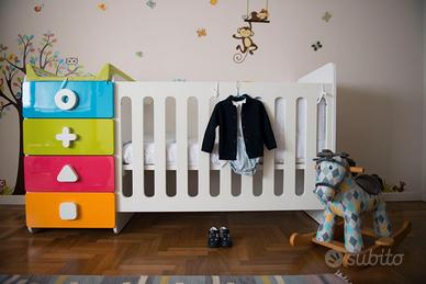 Lettino con materasso e fasciatoio 