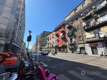 NEGOZIO A NAPOLI