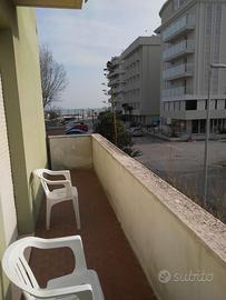 Trilocale fronte mare con grande balcone,