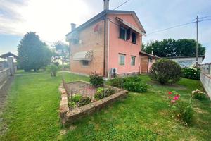 Villa di 185 m² con più di 5 locali e box auto dop
