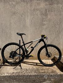 mtb ktm 29M in carbonio