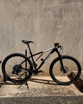 mtb ktm 29M in carbonio