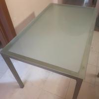 Tavolo in vetro