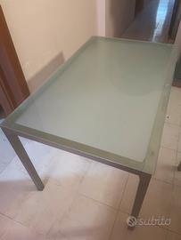 Tavolo in vetro