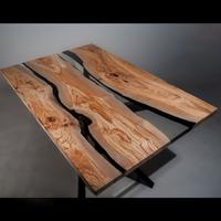 tavolo in legno massello e resina epossidica 