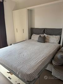 Parete attrezzata con divano piu letto estraibile