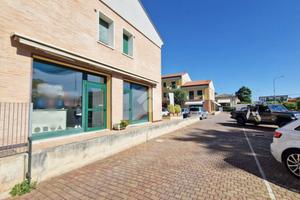 NEGOZIO A MONTEFORTE D'ALPONE