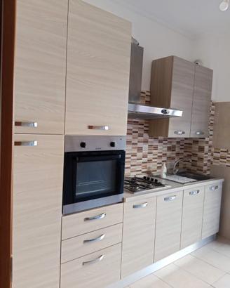 VENDUTO CUCINA 3 m color tortora chiaro €300
