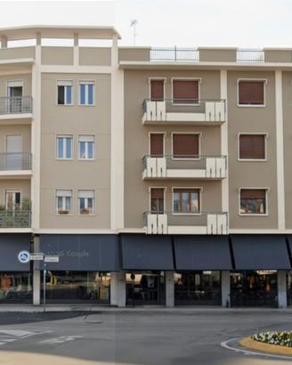 380mq 29m vetrine centro con garage incluso
