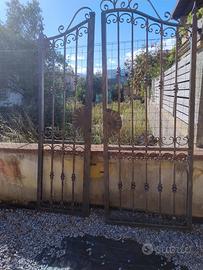 Cancello artigianale in ferro battuto.