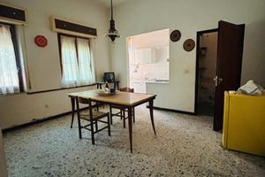 Semi indipendente con ampio cortile privato