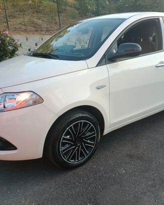 lancia ypsilon 1.0 hybrid anno 2023 km 67214