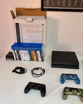 PS4  con 3 joystick + 20 giochi originali