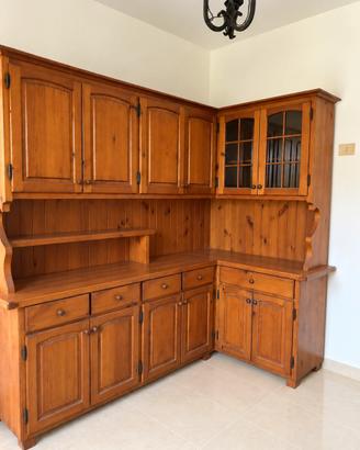 Pregiata Credenza in Legno