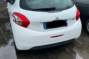Peugeot 208 del 2013 per ricambi