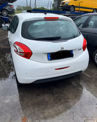 Peugeot 208 del 2013 per ricambi