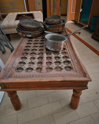 Tavolino etnico interamente in Legno