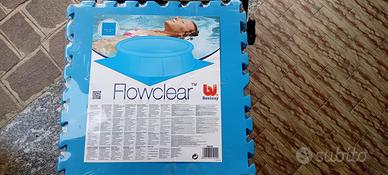 Cinque pacchetti di tappeti per la piscina