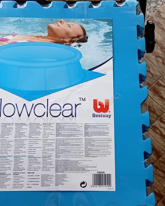 Cinque pacchetti di tappeti per la piscina