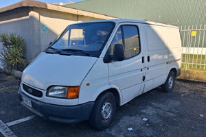 Furgone Ford Transit motore rotto
