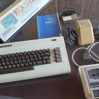 Commodore VIC20 con registratote e cassette