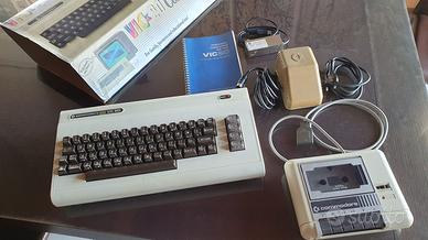 Commodore VIC20 con registratote e cassette