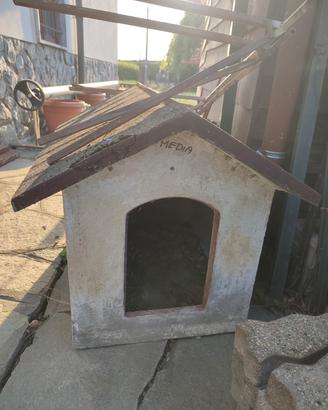 cuccia in cemento per cane