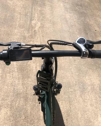 E-Bike pighevole Icone pedalata assistita