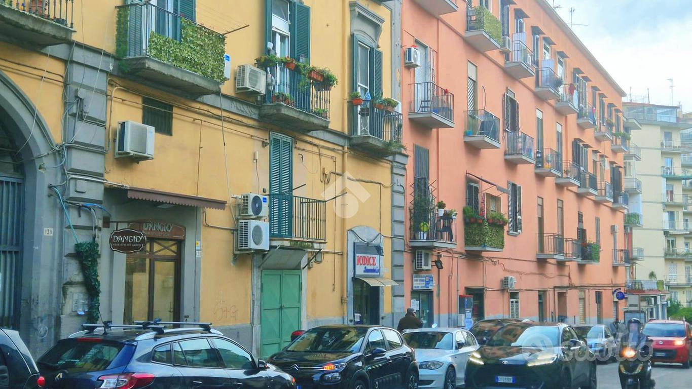 NEGOZIO A NAPOLI - Vista 5