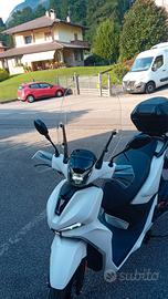 Scooter Voge SR1 125 con Parabrezza e Bauletto
