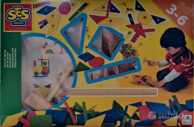 Gioco creativo martello e chiodini 