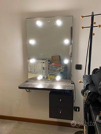 Specchio da trucco con luci e mensola a parete