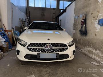 MERCEDES CLASSE A 180d BUSINESS EXTRA AUTOMATICA