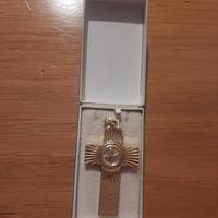 Collezionismo, pendente a forma di croce