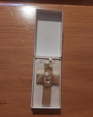 Collezionismo, pendente a forma di croce