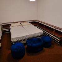 letto matrimoniale con giroletto