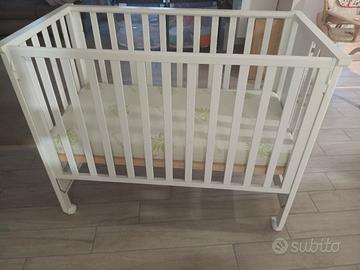 lettino culla fianco letto 