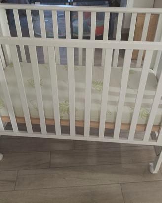 lettino culla fianco letto 