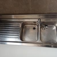 Piano di lavoro in acciaio inox con lavabi