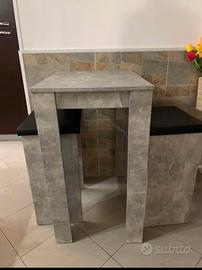 Tavolo snack con i rispettivi sgabbelli