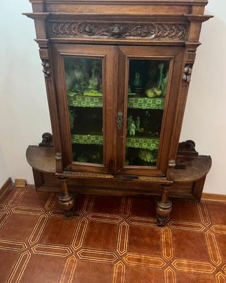 Vetrina Antica in Legno Intagliato con Vetri verdi