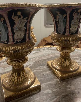 Coppia di Vasi Antichi Decorazioni Neoclassiche