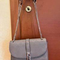 Guess Borsa grigia in pelle matelasse