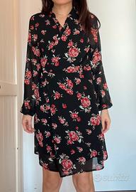 Abito avvolgente floreale – Nero con rose rosse