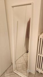 Specchio e scaffale libreria ikea bianco