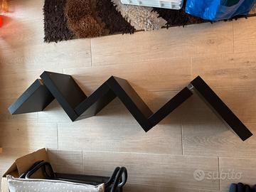 Mensola libreria nera Ikea Lack Zig Zag