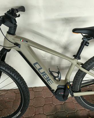 Ebike  Cube. 