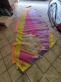 tavola surf Mistral anni 90 con 3 vele e boma