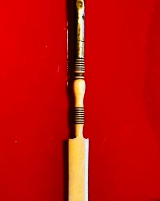 Penna  vintage, in osso e metallo.