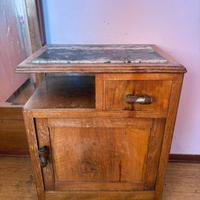 COMODINO VINTAGE CON MARMO E SPECCHIO